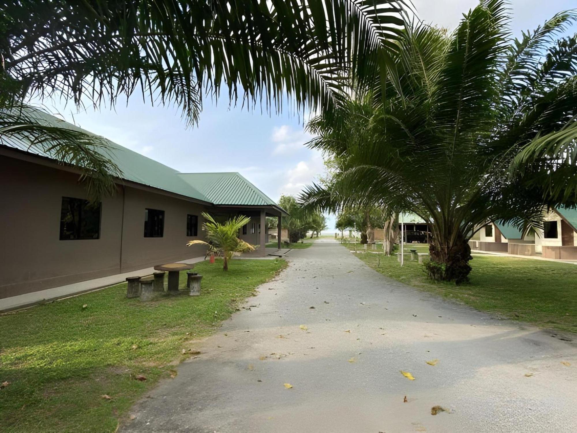 Super Oyo 89896 Sedili Inn Resort Kota Tinggi Exteriér fotografie