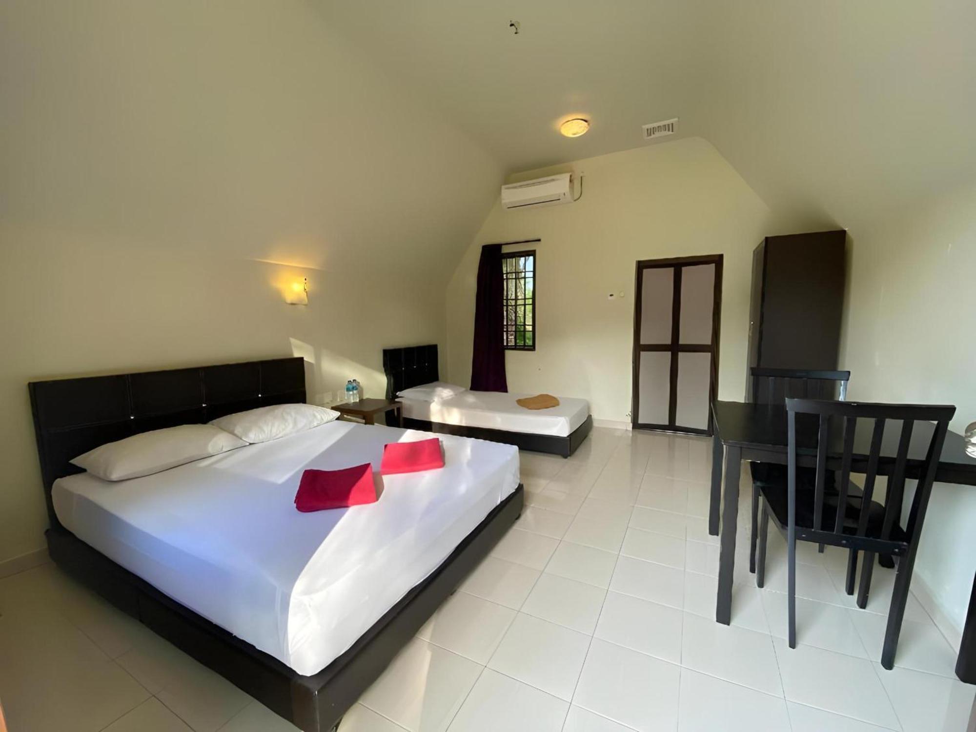 Super Oyo 89896 Sedili Inn Resort Kota Tinggi Exteriér fotografie